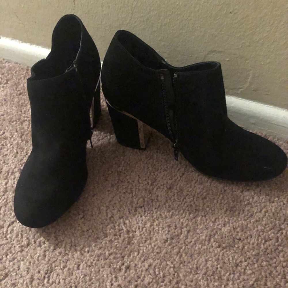 Liz Claiborne black booties